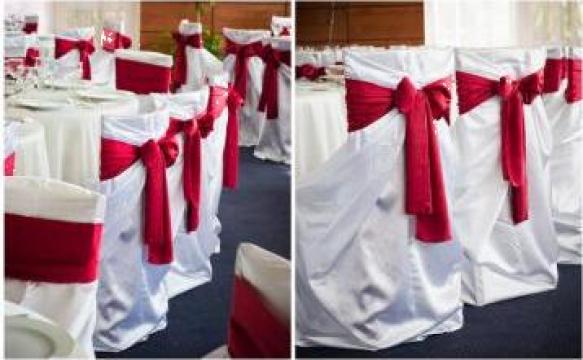Huse scaune satin alb de la Red Wedding