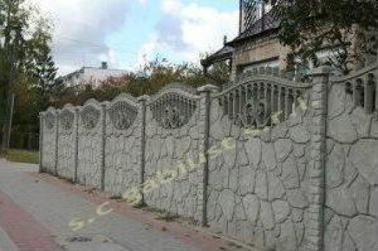 Garduri prefabricate din beton armat cu fier de la Gabiust Srl.