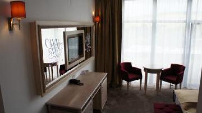 Mobilier camera hotel de la Hotel Furniture Srl