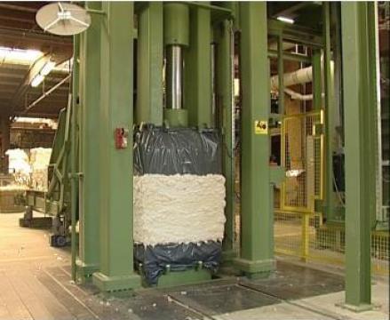 Presa de balotat textile de la Sc Schuster Recycling Technology Srl