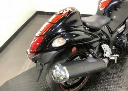 Motocicleta Suzuki Hayabusa 2018 cu casca de la AWSC Ltd
