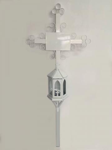 Cruce de metal alb/negru de la Casa Funerara Eva Srl