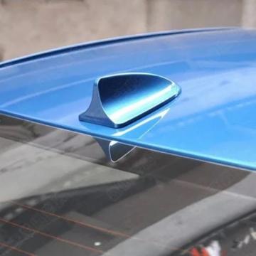 Antena auto activa AM - FM Shark Tail culoare albastra de la Baurent