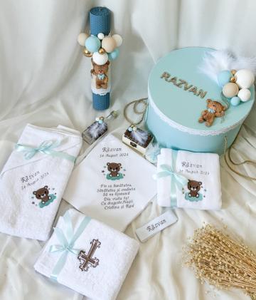 Set trusou botez personalizat ursulet bleu de la Milan Handmade Srl