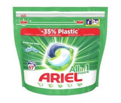 Detergent de rufe Ariel Mountain Spring 67 capsule