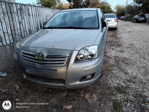 Toyota Avensis de la 