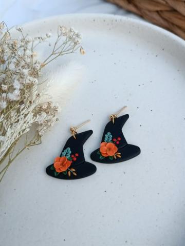 Cercei din lut Floral Witch Hat de la Mytreasurebox S.r.l.