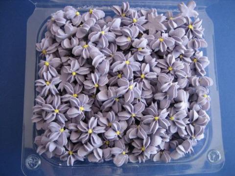 Decor tort Floricele mov din zahar, 300g - Lumea de la Lumea Basmelor International Srl