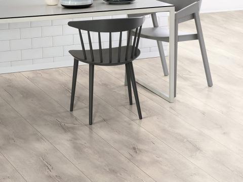 Parchet laminat Egger EPL033 Stejar Verdon alb 8 mm de la Visaria Design Srl.