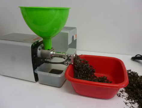 Presa ulei laborator + panza pentru filtrare de la Presa Ulei