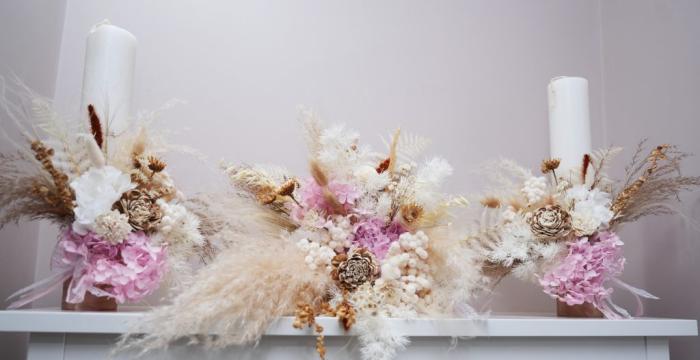 Lumanari nunta + buchet mireasa cu flori naturale de la Flower Power Gift