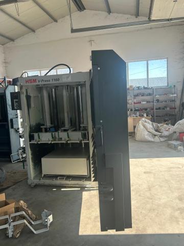 Presa verticala de balotat de la Ad Stil Equipments Srl