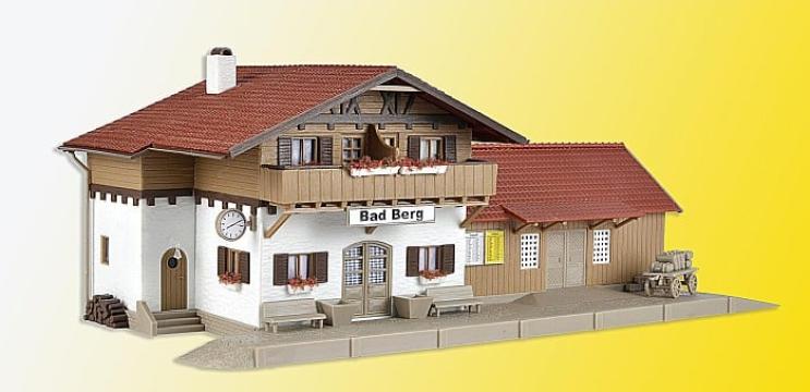 Macheta Gara Bad Berg scara H0 (1 87) Vollmer 43526 de la Hobbyplanet Romania