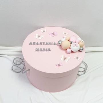 Cutie rotunda trusou personalizata handmade Fluturi roz de la Milan Handmade Srl